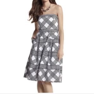 New  WHBM White House Black Market Strapless Pleated Geometric Dress‎